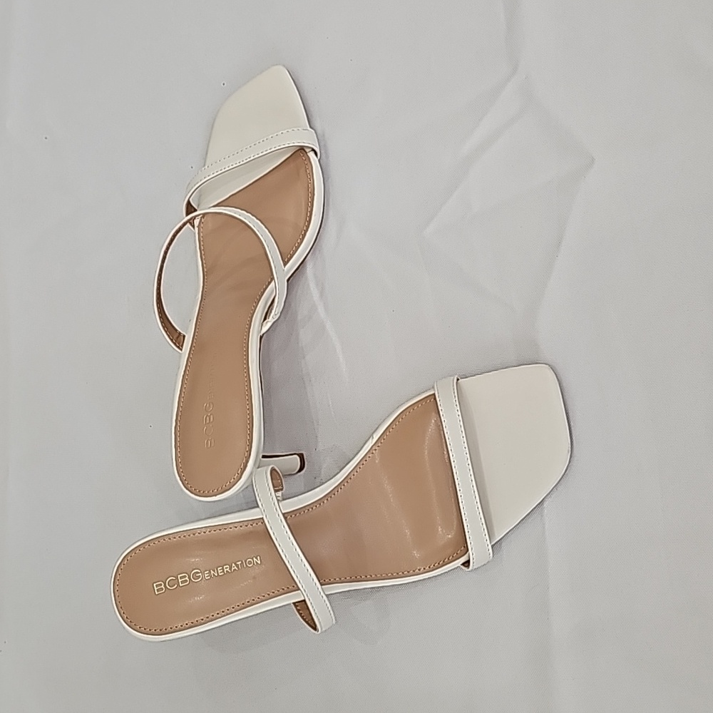 BCBGeneration Sandal size 9.5 white NWOT